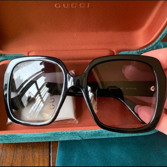 ⛔️SOLD⛔️Authentic GUCCI 54mm Oversized Square - Picture 7 of 8